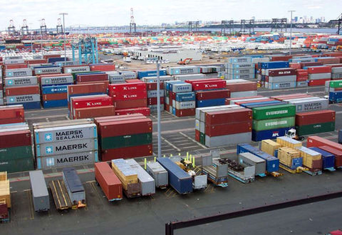 صادرات ۲۷میلیاردی کالاهای غیرنفتی/ تراز تجاری مثبت یک میلیارد دلار