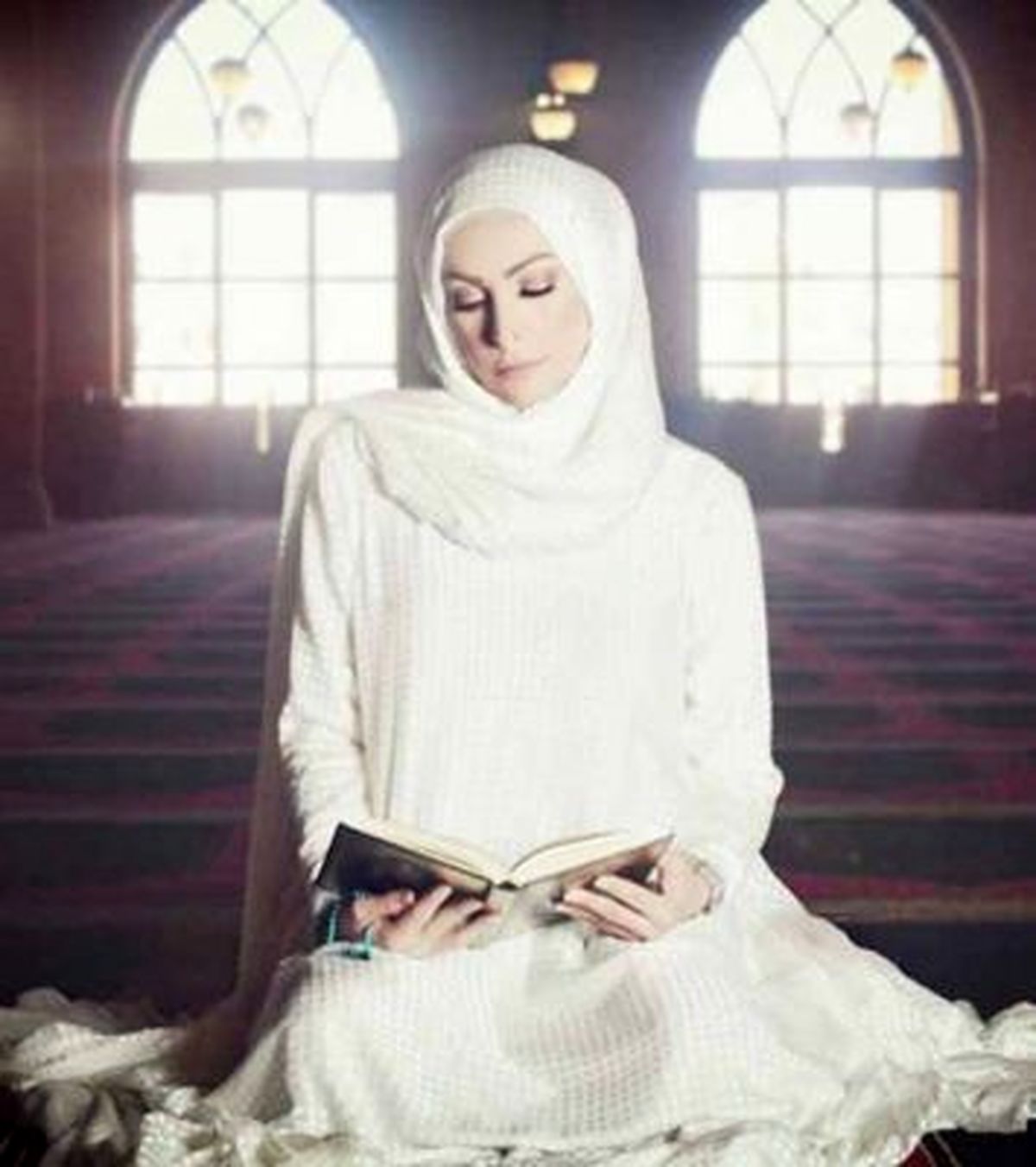 خواننده مشهور زن عرب در سفر حج عمره + عکس