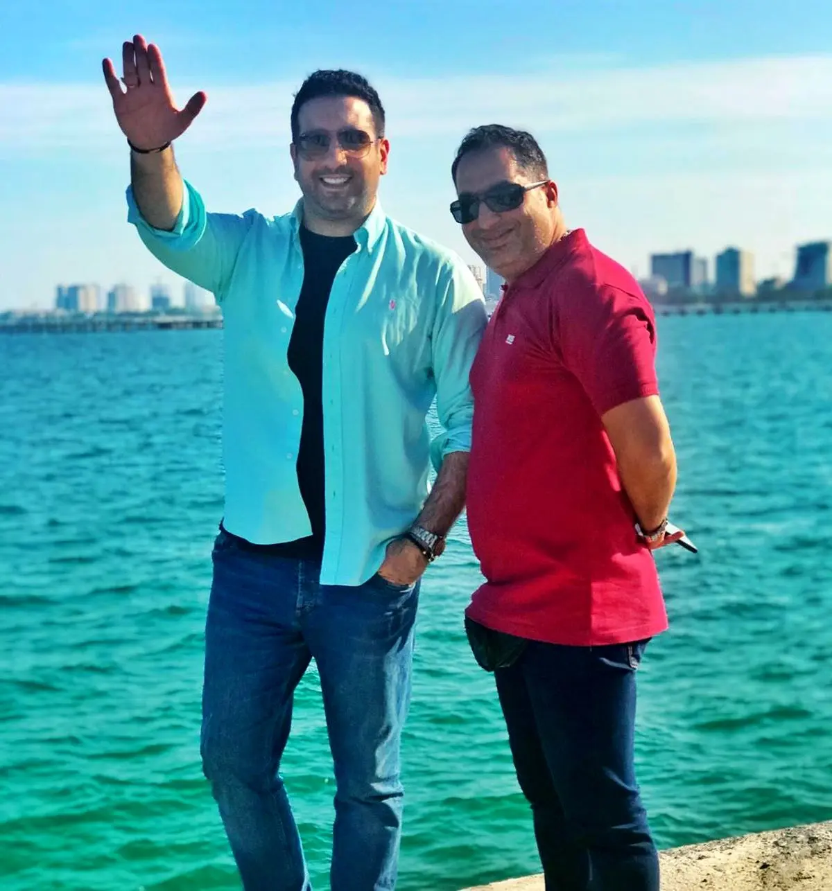 فیلم+اجرای امید حاجیلی در ساحل خلیج فارس