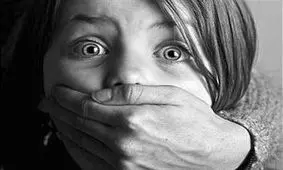 این جوان در مقابل مرد همسایه به زن و دخترش تجاوز کرد+عکس