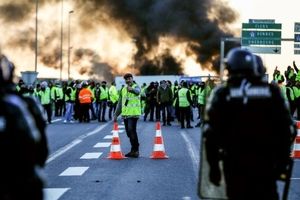 تداوم درگیری معترضان "جلیقه زرد" و پلیس فرانسه