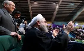 روحانی: ۹۸ هم کالاهای اساسی را با دلار ۴۲۰۰ تومانی تامین می‌کنیم