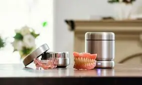 اولین تمیزکننده هوشمند دندان مصنوعی ساخته شد+تصاویر