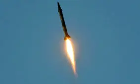 حمله موشکی انصارالله یمن به مرکز تجمع مزدوران ائتلاف عربی