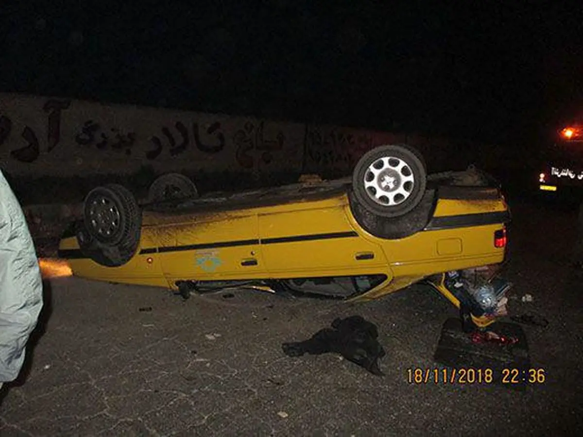 واژگونی یک دستگاه خودرو پژو تاکسی واقع درامیرکبیر شهریار