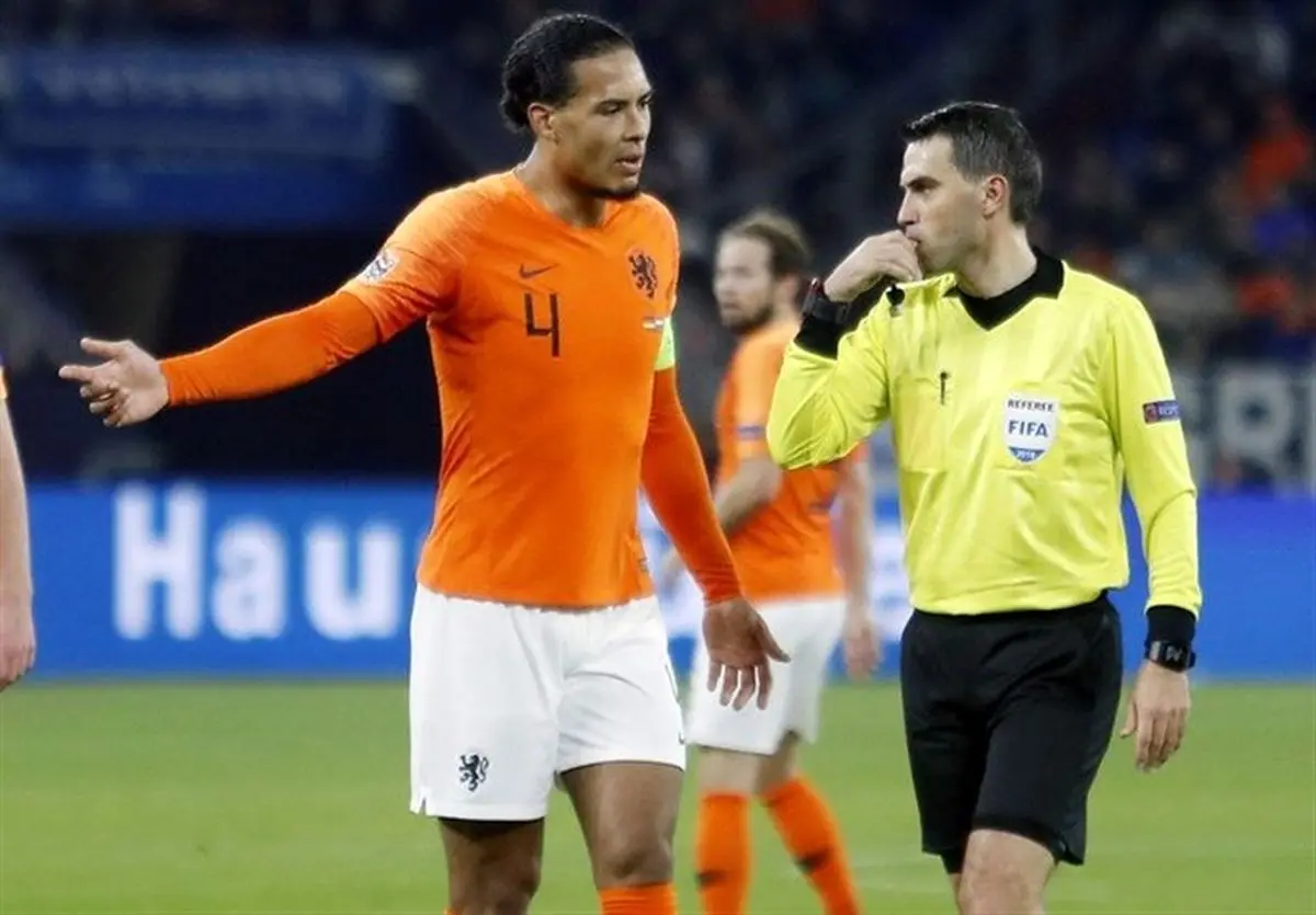دلیل گریه کردن داور دیدار آلمان و هلند