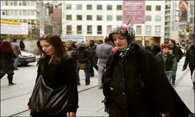 ویدئو/ضوابط پوشش در دانشگاه‌های دنیا