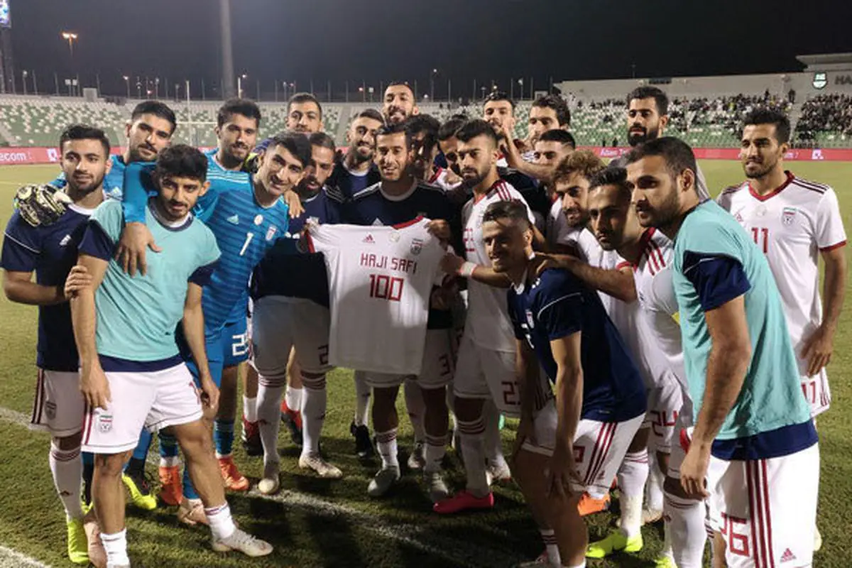 بازیکن تیم ملی فوتبال ایران در باشگاه صدتایی‌ها/دریافت هدیه ویژه