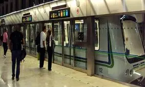 متروسواری یک دختر با روباه زیبا / مسافران شوکه شدند + عکس