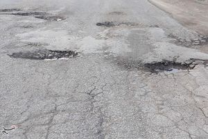اوضاع نامناسب جاده منتهی به میراث جهانی تخت سلیمان تکاب به روایت تصویر