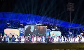 رقص شمشیر پادشاه عربستان در کنار ولیعهدش +عکس