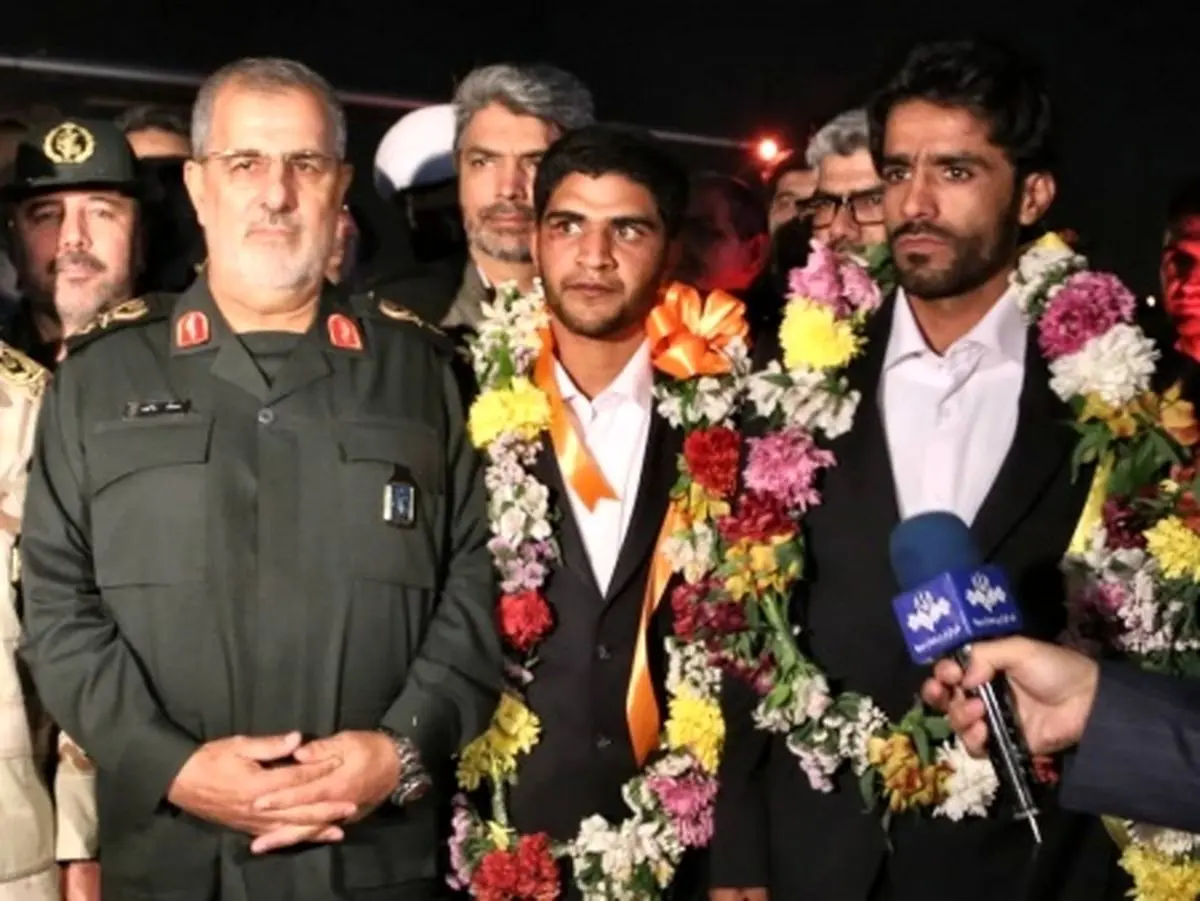 بازگشت ۵ تن از مرزبانان ربوده شده به کشور + تصاویر