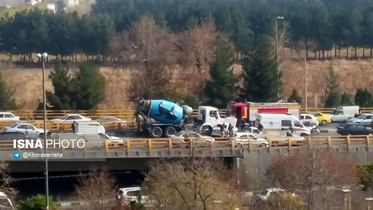 برخورد سمند و بونکرسیمان درمیدان آزادی مشهد