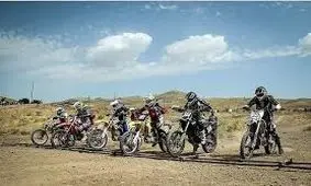 ویدیویی از عدم کنترل و تصادف موتور سوار