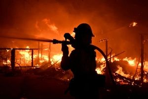 آتش‌سوزی کالیفرنیا و استفاده از زندانیان بجای آتش‌نشان