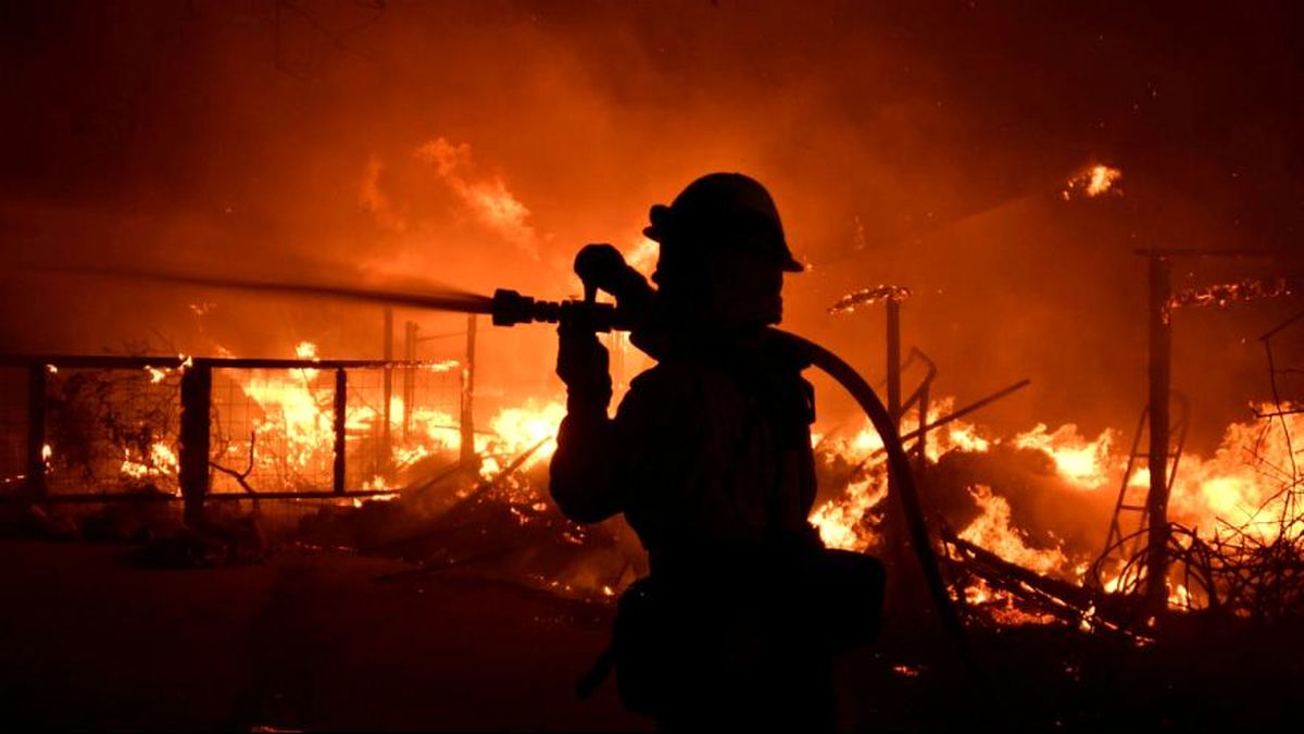 آتش‌سوزی کالیفرنیا و استفاده از زندانیان بجای آتش‌نشان