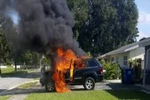 انفجار خودرویی که تلاش آتش نشان ها را به ناراحتی منجر کرد +فیلم