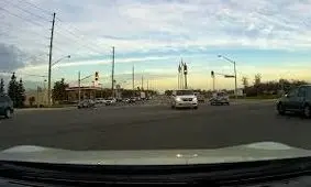 تصادف وحشتناک و عجیب سه خودرو +فیلم