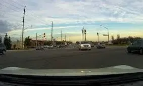 تصادف وحشتناک و عجیب سه خودرو +فیلم