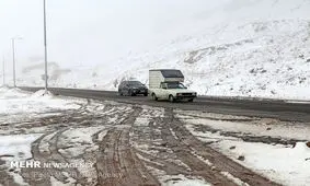 بارش برف محور دندی - تکاب را لغزنده کرده است