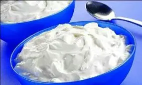 در تهیه ماست شیرخشک اضافه کنید