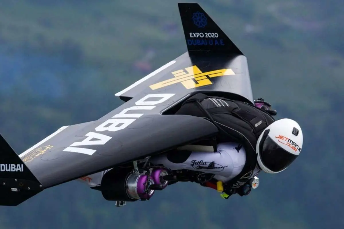 پرواز جت من‌ها با جت‌پک