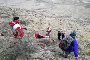 جوانان گرفتار در کوه چرخی ساوه نجات یافتند