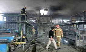 مصدومیت یک نفر در حادثه آتش سوزی کارخانه ایزوگام ساری