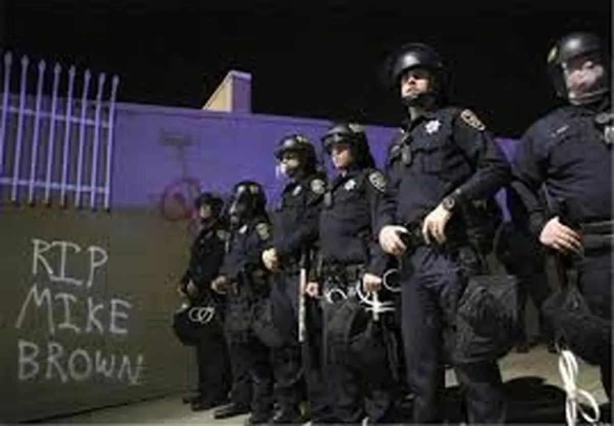 پسر بچه ای با دو چاقو به دستانش قصد آسیب رساندن داشت دستگیر شد +فیلم