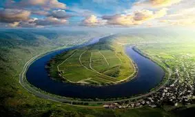 رودخانه ای بسیار زیبا در فرانسه