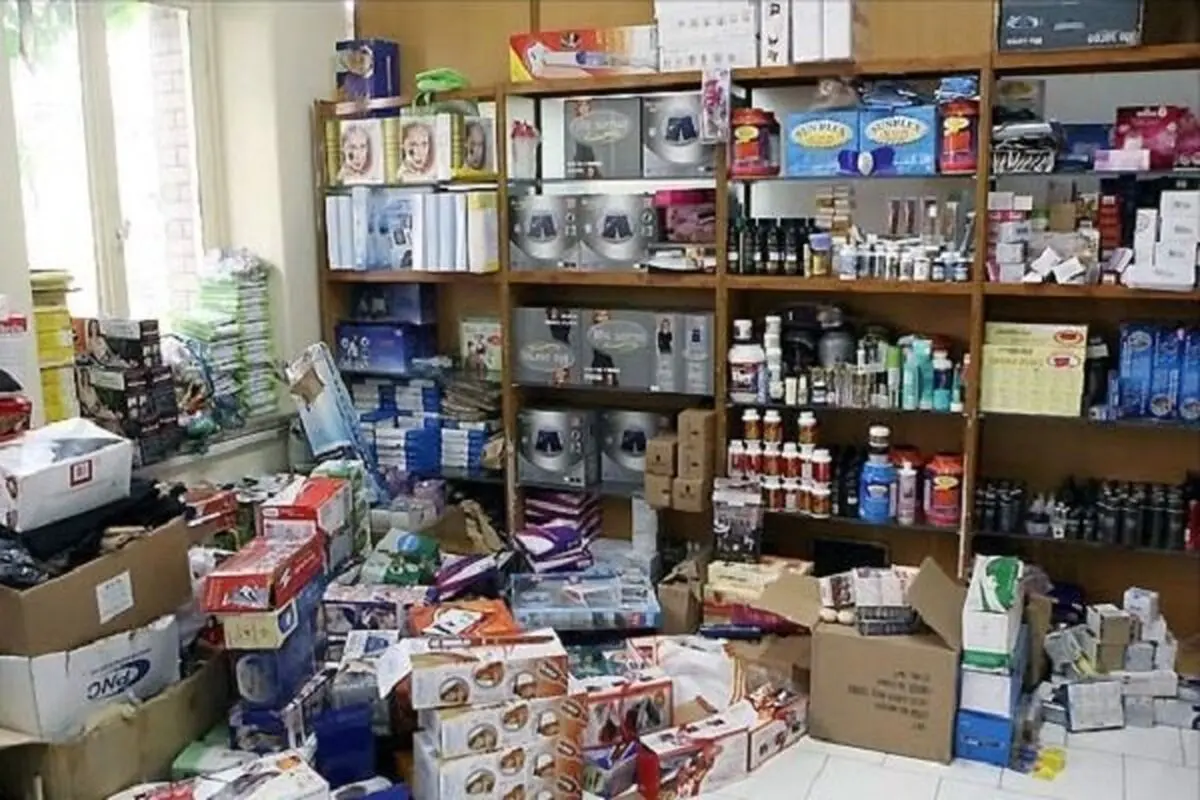 انبار احتکار وسایل آرایشی و بهداشتی در اسفراین کشف شد