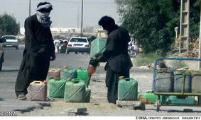 قاچاق روزانه ۵ میلیون لیتر سوخت از مرز سیستان و بلوچستان / روستاها و خانه‌های مرزی بلوچستان؛ ذخیره‌گاه سوخت قاچاق