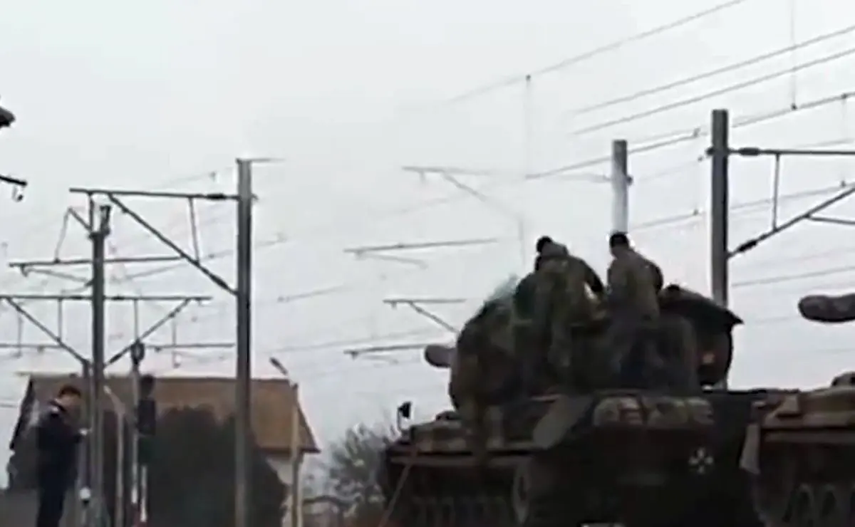 لحظه کشته شدن یک سرباز بر اثر برق گرفتگی + فیلم