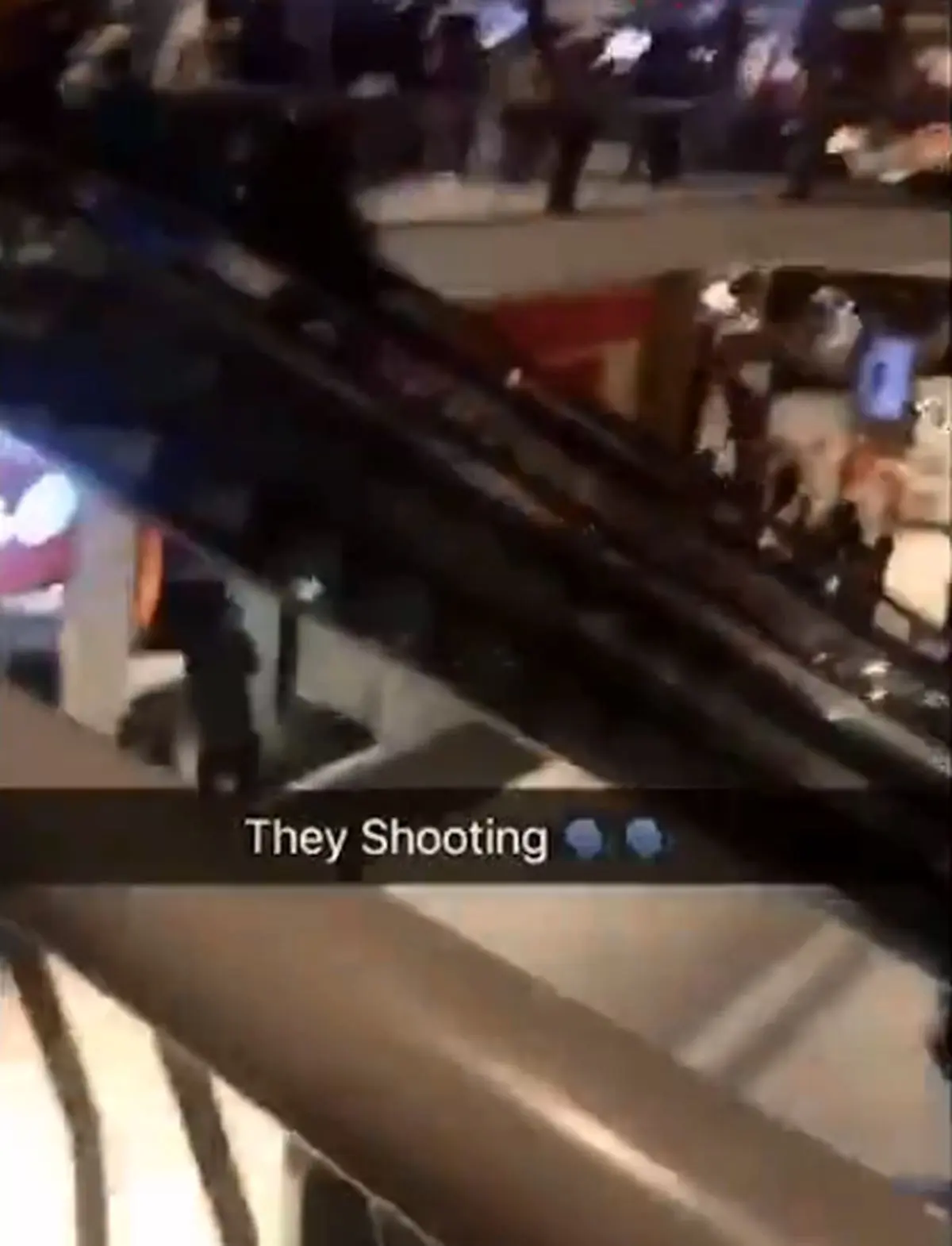 2 جوان مجتمع تجاری را به آتش کشیدند + فیلم