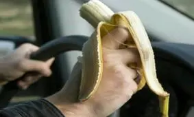 رانندگی طولانی در پیش دارید؟ موز بخورید!