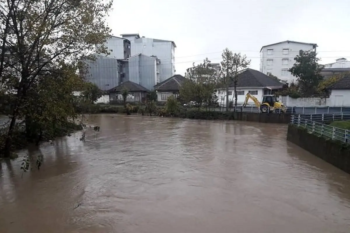 بارش برف و باران در گیلان/جاری شدن سیلاب در مناطق غربی