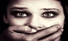 تجاوز راننده مترو به یک مسافر زن در مقابل مردم +عکس