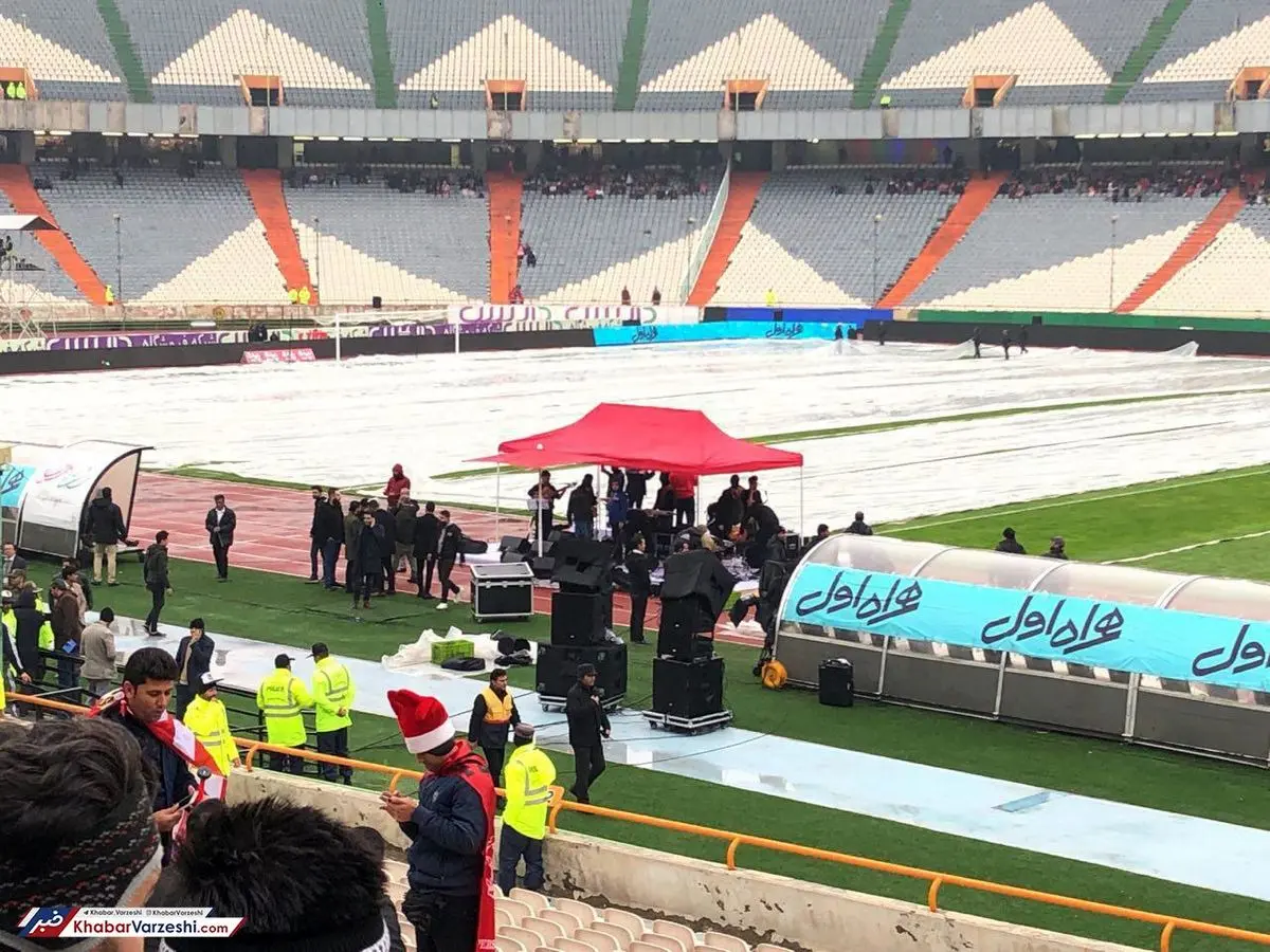 آماده شدن گروه کنسرت مهدی جهانی در ورزشگاه آزادی