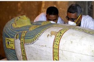 تصاویری از جسد مومیایی 3 هزارساله یک زن در مصر