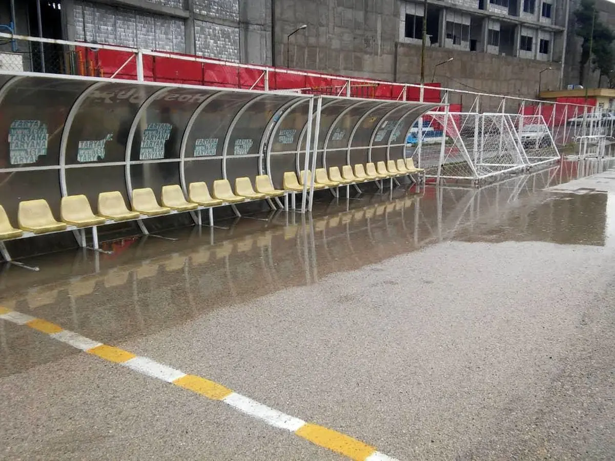 خطر غرق شدگی در ورزشگاه دستغیب!