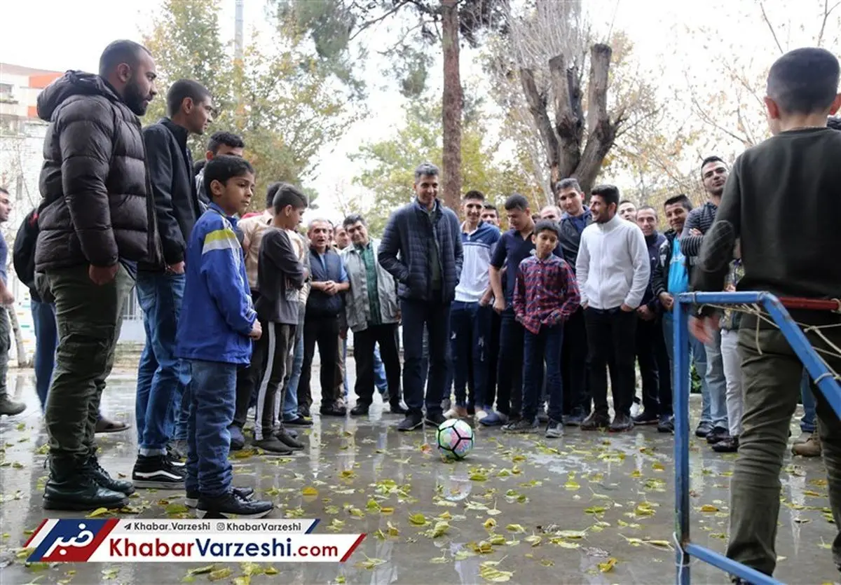 توپ عادل فردوسی‌پور در دروازه پسران "سرای نور"