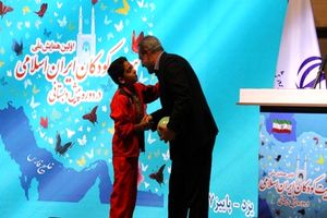 دانش آموز یزدی از وزیر در حذف تکلیف شب قدردانی کرد