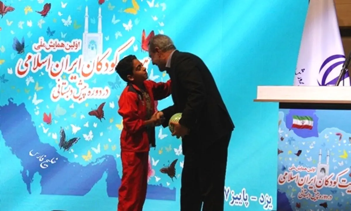 دانش آموز یزدی از وزیر در حذف تکلیف شب قدردانی کرد