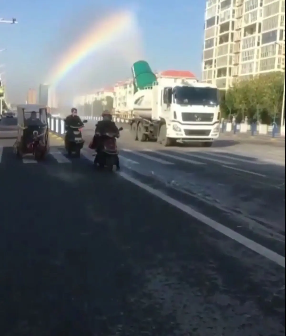 هیچی طبیعی نیست، حتی رنگین کمان