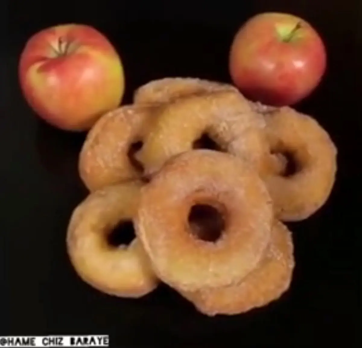 دونات سیب یک صبحانه خوشمزه
