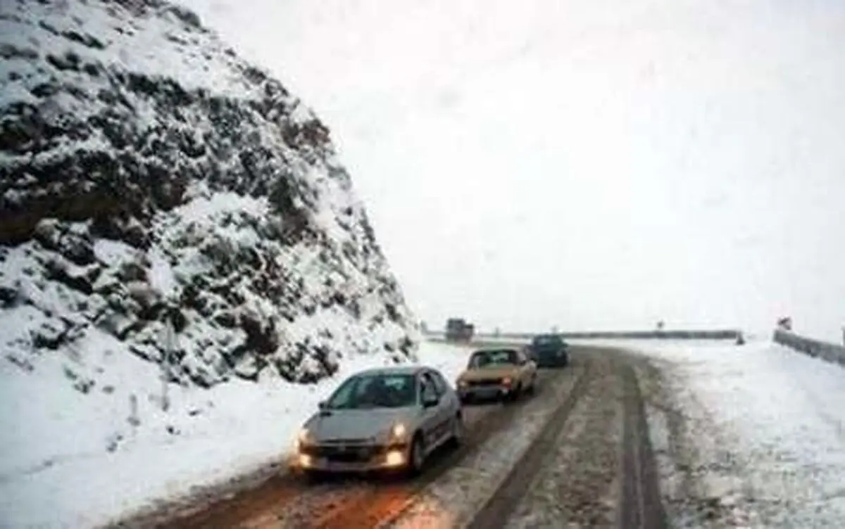 جاده های کوهستانی خراسان رضوی برفی است