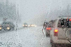 محورهای استان مرکزی به علت بارش لغزنده است/ رانندگان احتیاط کنند