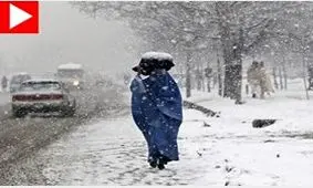 مرگ هولناک یک زن بر اثر سقوط قطعه یخ بر سرش +فیلم ( 14+)