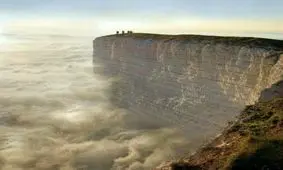 صخره سنگی سفید رنگ