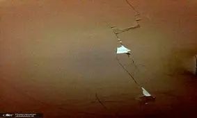 تصاویری از ترک خوردن سقف منازل در مناطق زلزله زده